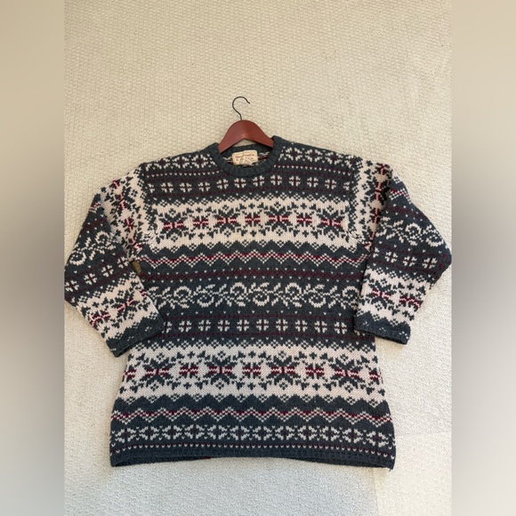 Vintage Abercrombie & Fitch Men's Fair Isle Sweater - Black, Cream, Red - Picture 4 of 7